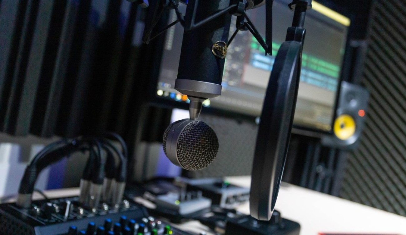 Jókor kapcsolt a Google: éleződik a globális tech cégek harca a podcast piac uralásáért