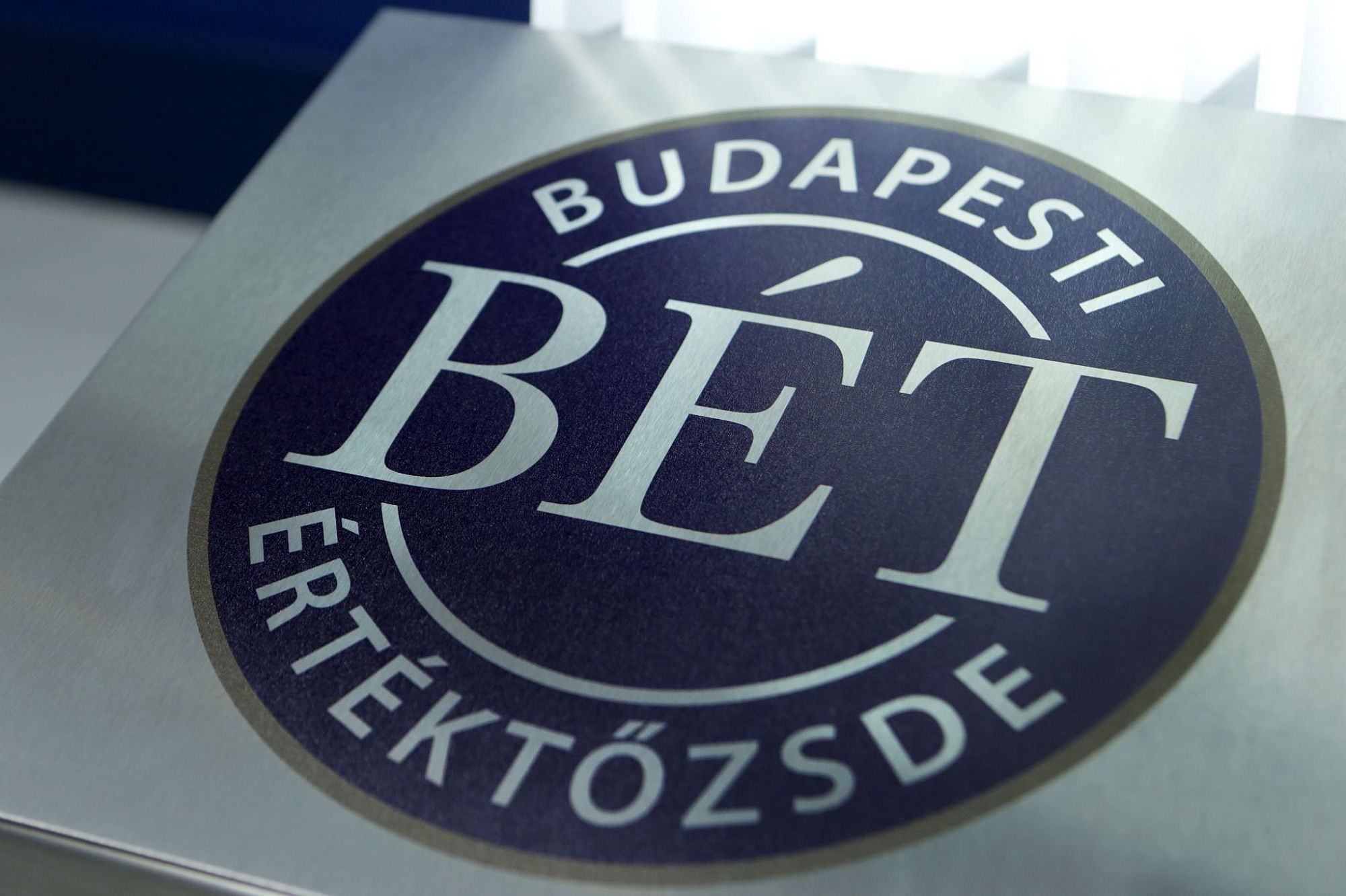 Alig több mint egy év alatt ért el újabb rekordot a BUX részvényindex