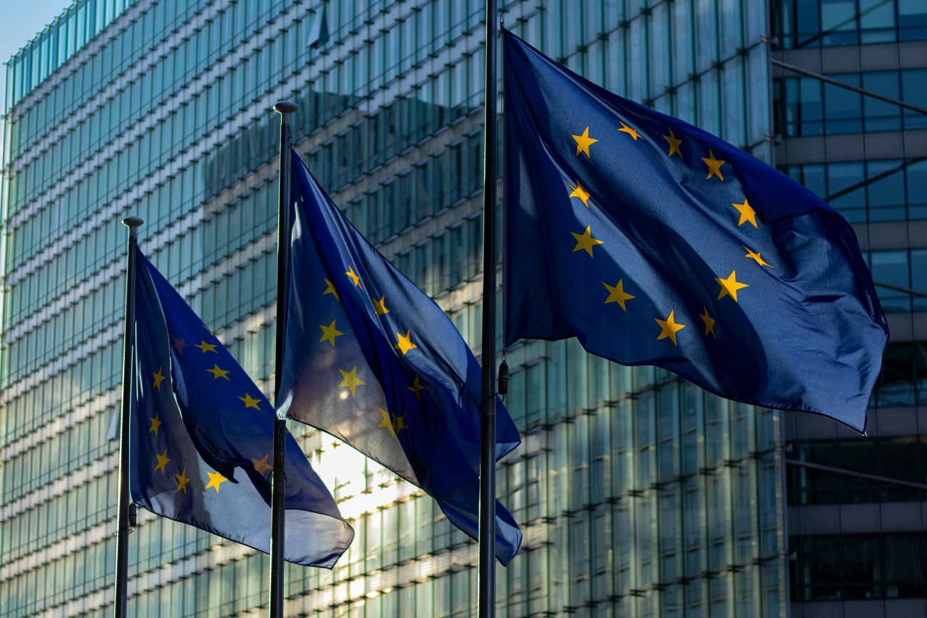 Elhalasztotta az EU az AI Act egyes rendelkezéseinek hatályba lépését